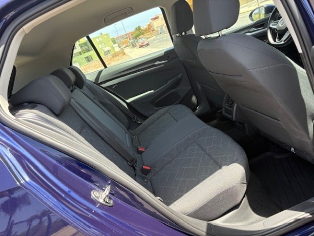 volkswagen-golf-viii-big-10