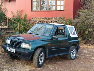Vendo Suzuki vitara descapotable, capota de lona. Año 1998. I.T.V. efectuada en agosto. Kilometro: 252.000. Precio 4000 .