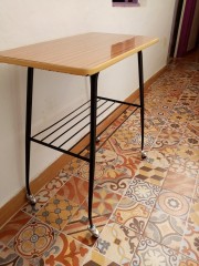 Mesa Vintage de Formica para Televisor