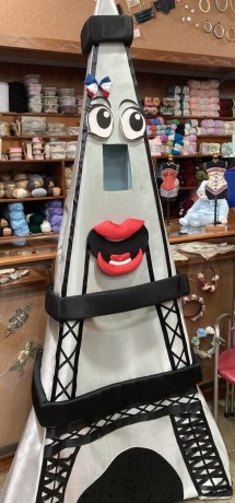 disfraz-torre-eiffel-gigante-a-estrenar-big-1