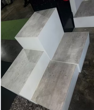 cubos-expositores-metal-y-madera-contrachapada-big-2