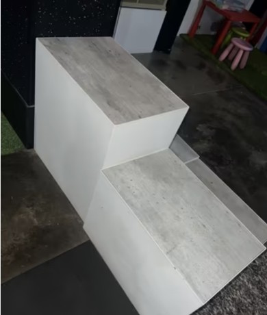 cubos-expositores-metal-y-madera-contrachapada-big-1