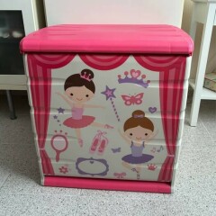 Baúl infantil de resina con bailarinas  193 L con ruedas marca Plaskiten