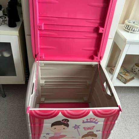 baul-infantil-de-resina-con-bailarinas-193-l-con-ruedas-marca-plaskiten-big-1