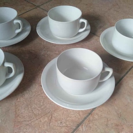 lote-de-5-tazas-con-platillos-de-porcelana-big-0