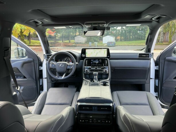 fairly-used-2022-lexus-lx-600-premium-big-1