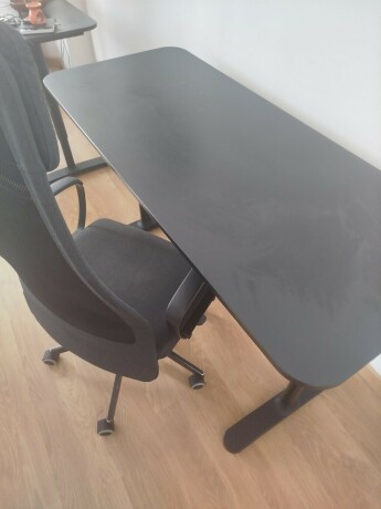 escritorio-mesa-negra-ikea-big-2