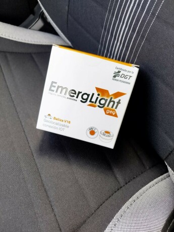 baliza-v16-con-geolocalizador-big-0