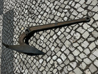 CQR ancla (34 kg) + 50m cadena de ancla (Lofrans, 10mm ISO)