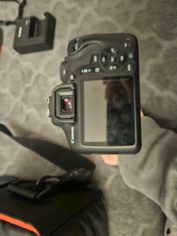 camara-canon-eos-2000d-big-4