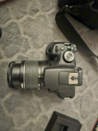 camara-canon-eos-2000d-big-3