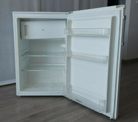 Nevera pequeña c/ congelador Marca CANDY