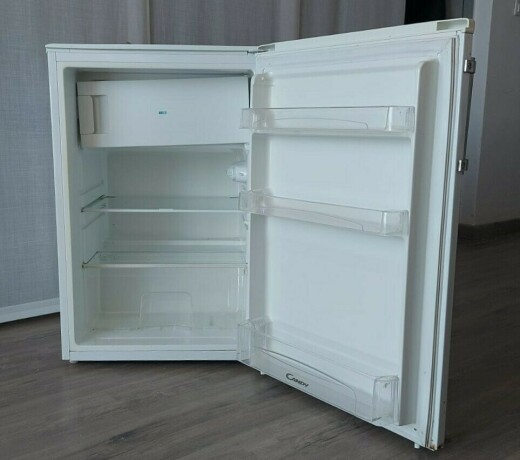 nevera-pequena-c-congelador-marca-candy-big-0
