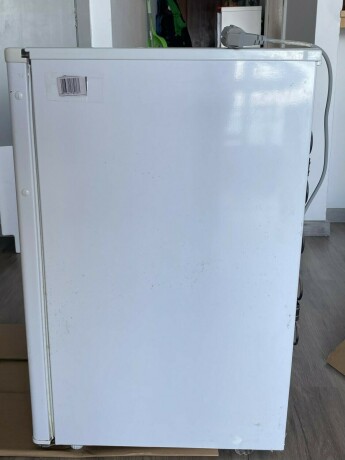 nevera-pequena-c-congelador-marca-candy-big-2