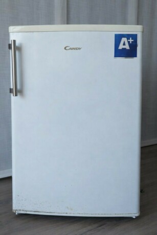 nevera-pequena-c-congelador-marca-candy-big-1