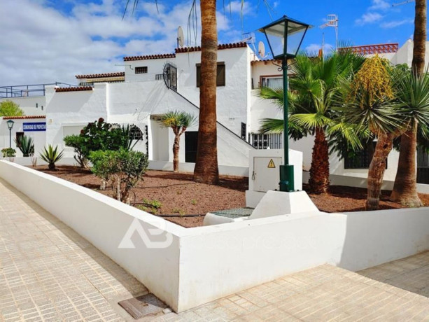 chalet-adosado-en-venta-en-costa-del-silencio-las-galletas-big-1