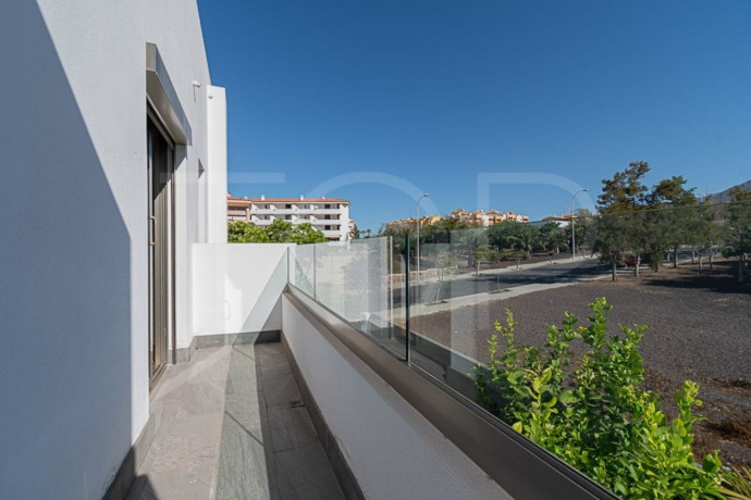 casa-o-chalet-en-venta-en-los-cristianos-big-24