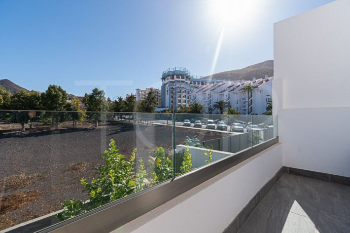 casa-o-chalet-en-venta-en-los-cristianos-big-25