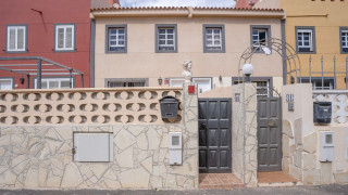 Chalet adosado en venta en calle Perseo, 2