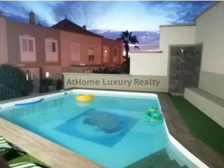 Chalet adosado en venta en calle Armiche