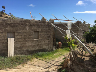 Parcela Rústica con 2 Cuartos de Aperos en Lomo de Mena, Güimar.