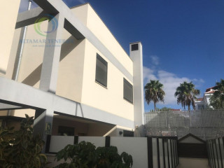 Chalet adosado en venta en calle Saloma