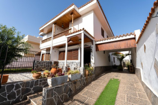 Chalet pareado en venta en calle Juan de Miranda, 11