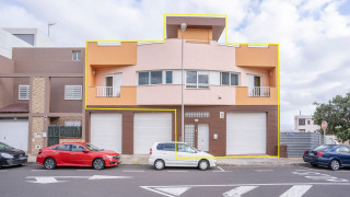 Chalet adosado en venta en calle Punta De La Mancha, 31