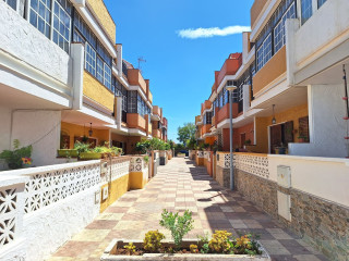 Chalet adosado en venta en calle Aires de Lima, 11