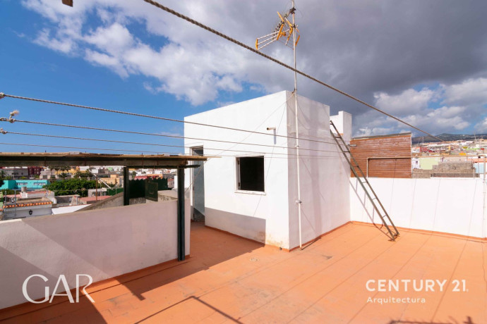 chalet-adosado-en-venta-en-calle-el-madrono-7-big-1