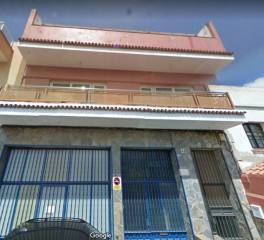 Piso en venta en Arzobispo Elias Yanes, 48