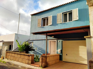 Chalet pareado en venta en calle Los Claveles, 8