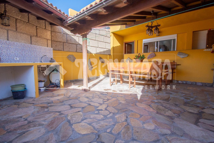 chalet-adosado-en-venta-en-unamuno-big-23