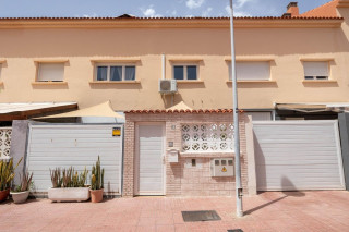 Chalet adosado en venta en San Isidro