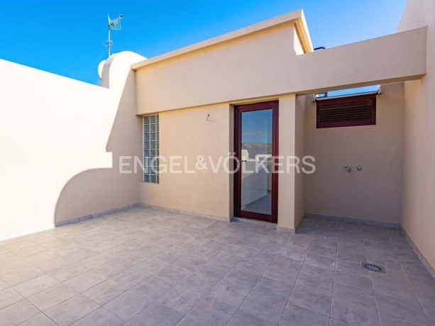 casa-o-chalet-en-venta-en-el-medano-big-1