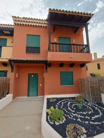 chalet-adosado-en-venta-en-calle-de-las-higueras-1-big-1