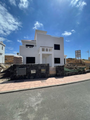 Casa o chalet independiente en venta en calle Tarajal, 15