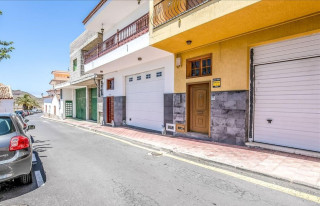 Chalet adosado en venta en calle Chimbesque