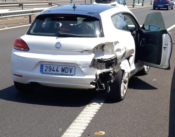 vw-scirocco-2011-20-tdi-93000-km-big-0