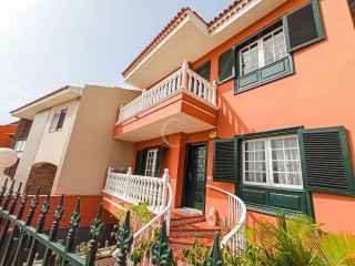 Chalet adosado en venta en calle Viera