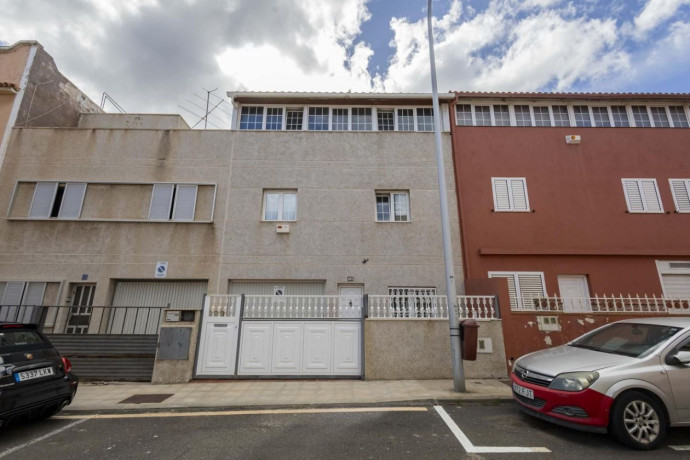 chalet-adosado-en-venta-en-calle-las-brisas-big-3