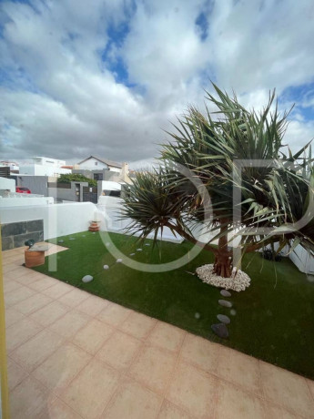 chalet-adosado-en-venta-en-el-medano-big-19