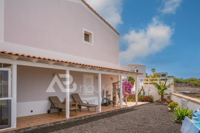 chalet-adosado-en-venta-en-los-abrigos-big-2