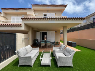 Chalet adosado en venta en calle Alcalde Pedro Acevedo Bisshopp