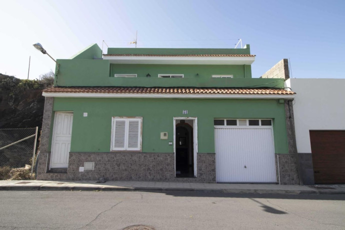 casa-o-chalet-independiente-en-venta-en-calle-aregume-54-big-1