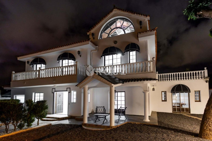 casa-o-chalet-en-venta-en-centro-big-0