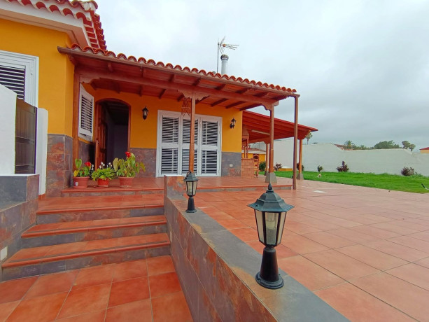 casa-o-chalet-independiente-en-venta-en-calle-vinas-big-1